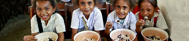 With the support of the UN World Food Programme (WFP), Timor-Leste's Ministry of Education has launched a nationwide initiative to provide schoolchildren from Pre-school to Grade 9 with mid-morning meals. Photo: UN Photo/Martine Perret