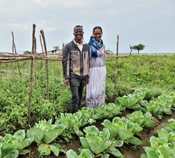 Husband and wife - organic farmer team in Ziway-Shalla Basin. (Photo: Caritas Switzerland)