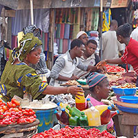 Photo: People buying and selling in a market in Nigeria. Copyright: IITA